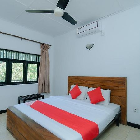 Oyo 479 Water Front Hotel Kandy Esterno foto