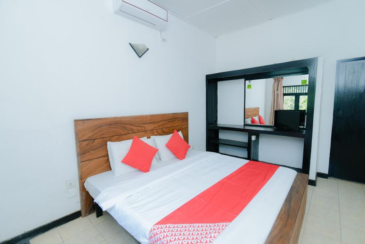 Oyo 479 Water Front Hotel Kandy Esterno foto