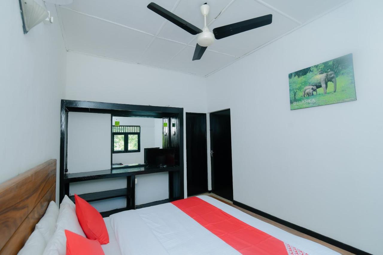 Oyo 479 Water Front Hotel Kandy Esterno foto