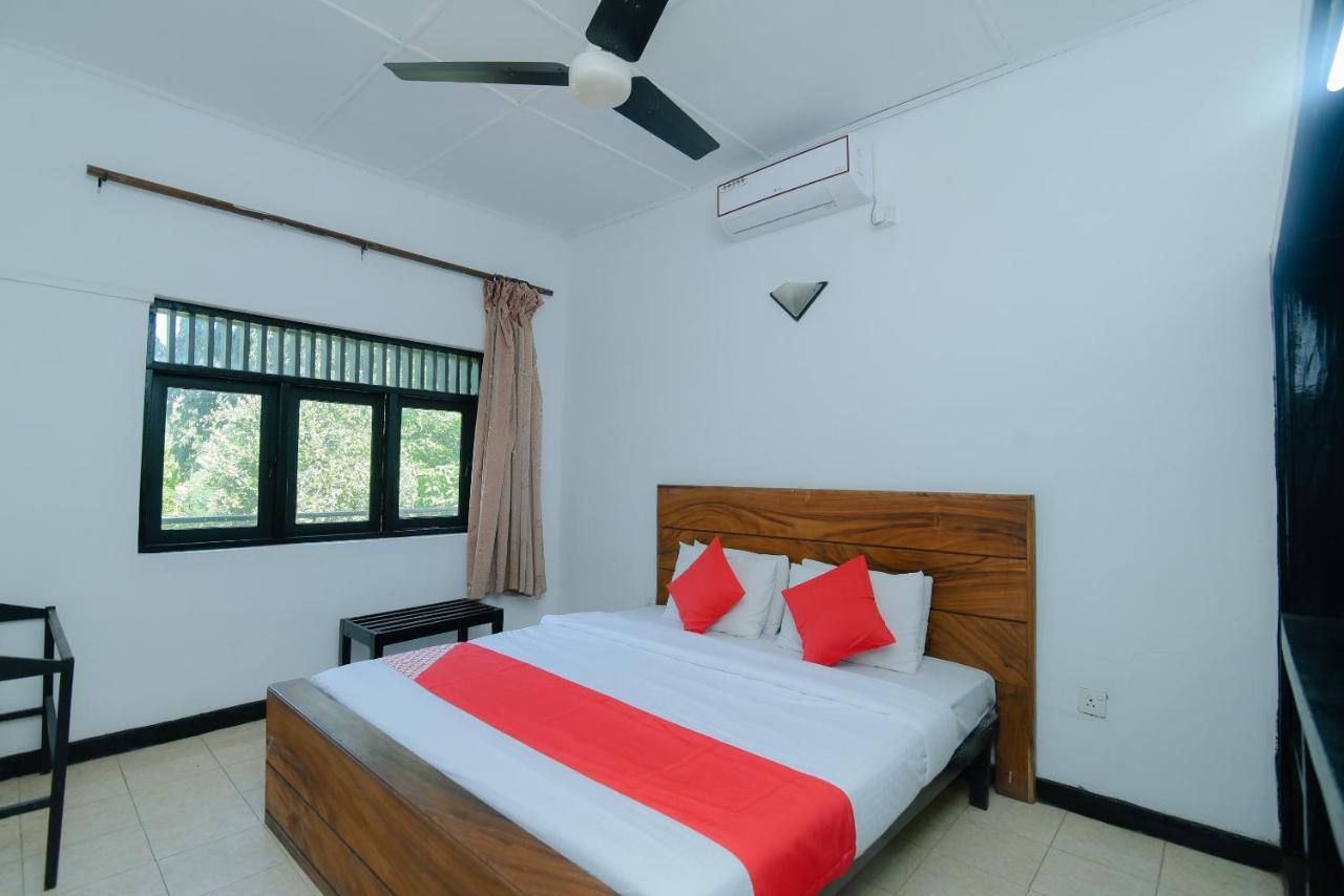 Oyo 479 Water Front Hotel Kandy Esterno foto