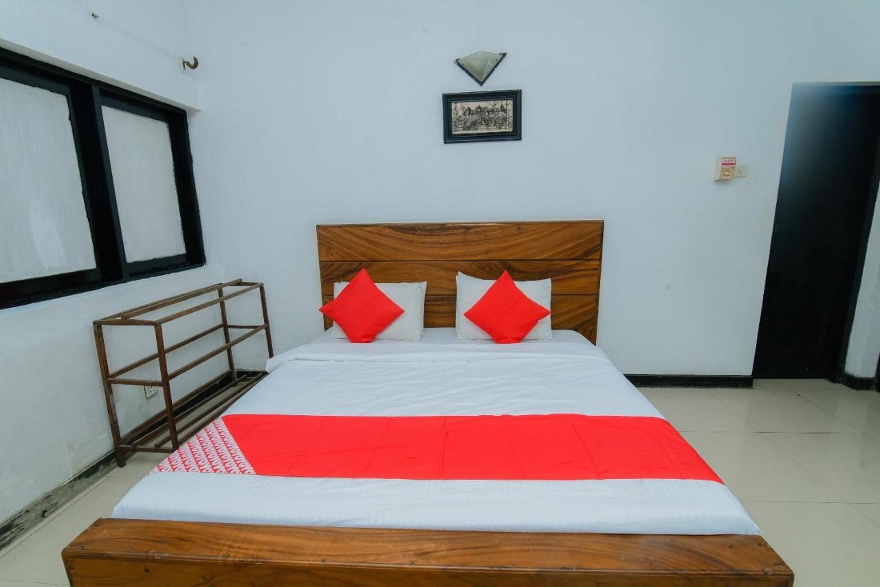 Oyo 479 Water Front Hotel Kandy Esterno foto