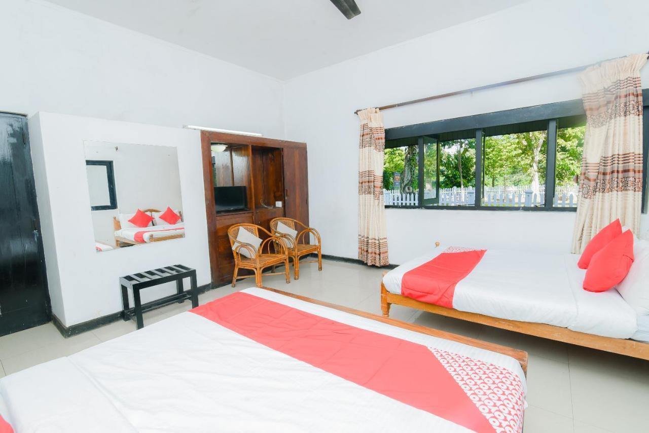 Oyo 479 Water Front Hotel Kandy Esterno foto