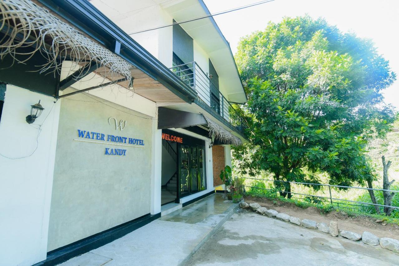Oyo 479 Water Front Hotel Kandy Esterno foto